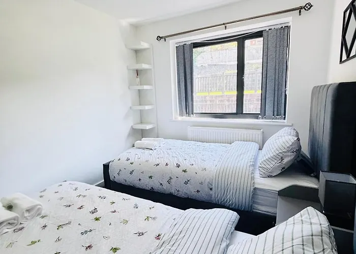 Luxury 5br With Access *