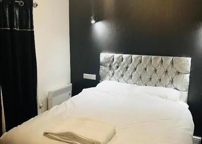 Hotel Oyo The Pleasant House 3*