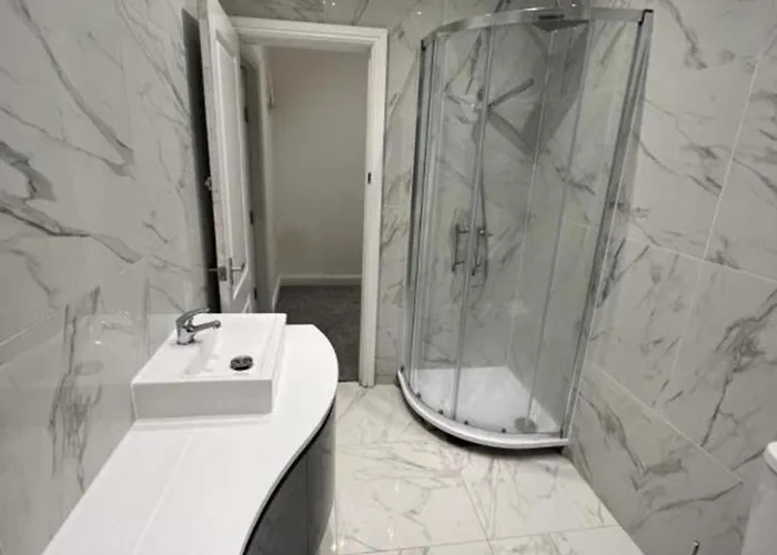 Oyo The Pleasant House Hotel Manchester