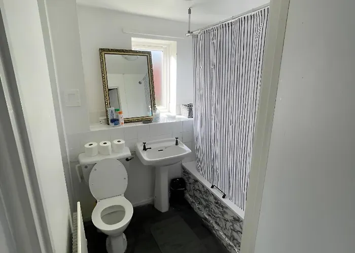 1br Gem Near Downtown Hotspots דירה *