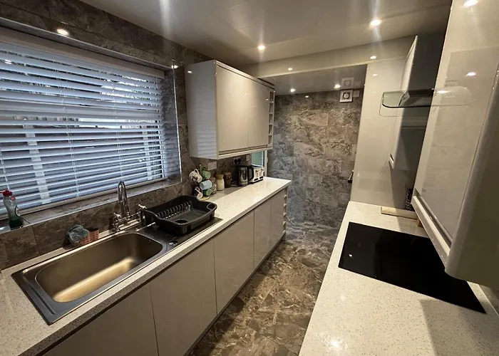 度假居 Housesleeps9-fireplace-garden-bbq-tv 曼彻斯特