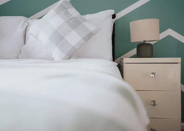 The Jade - Pool Table - Man Utd - Centre - 4bd Manchester