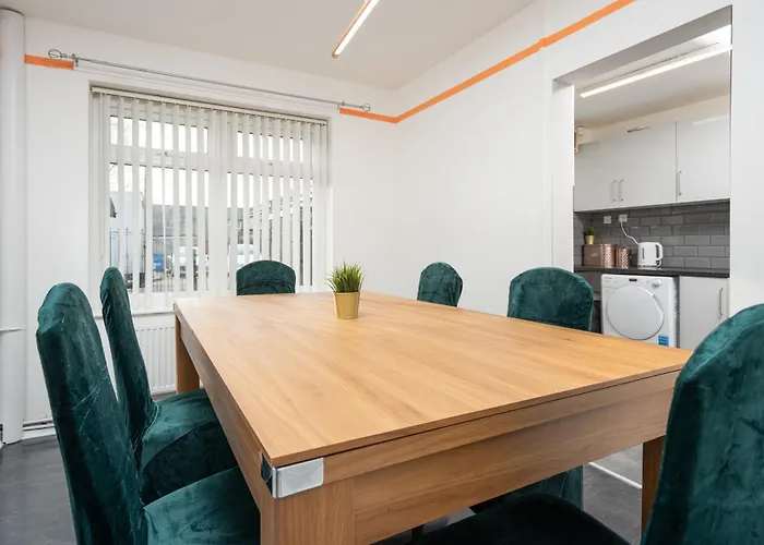 The Jade - Pool Table - Man Utd - Centre - 4bd