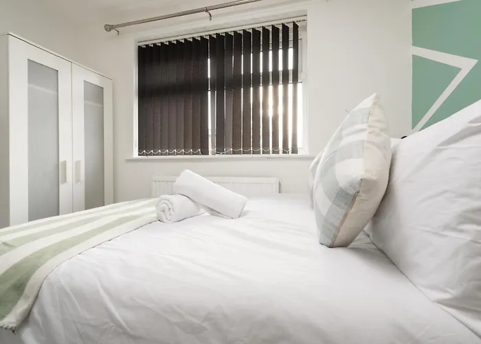 The Jade - Pool Table - Man Utd - Centre - 4bd *