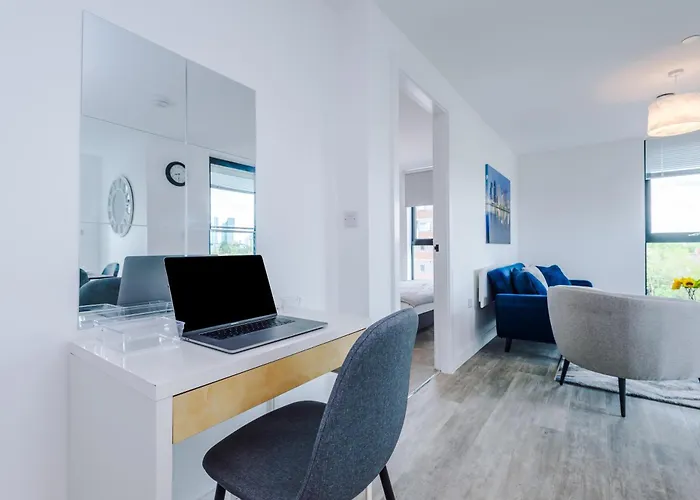 Modern In Old Trafford, Balcony, Sleeps6 Apartament