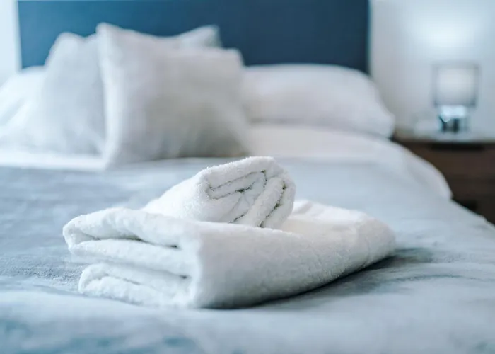 Modern In Old Trafford, Balcony, Sleeps6