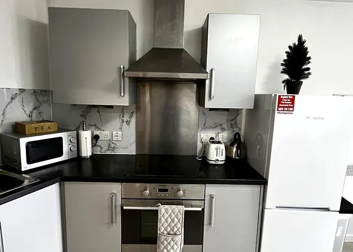 Serene 2-bed Flat With Canal Views - Coop Live