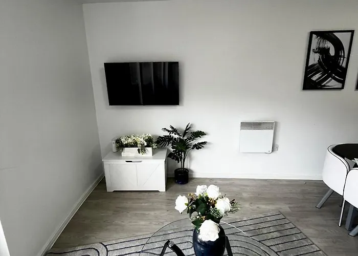 Serene 2-bed Flat With Canal Views - Coop Live *