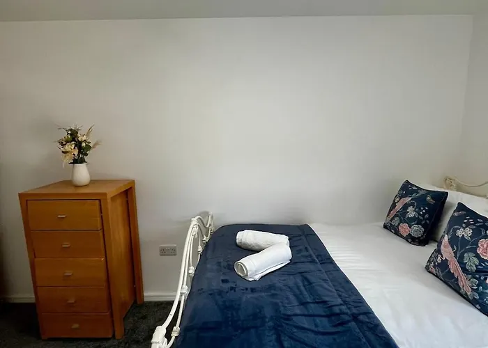 Chic 2-bed Flat - Coop Live & Ethiad