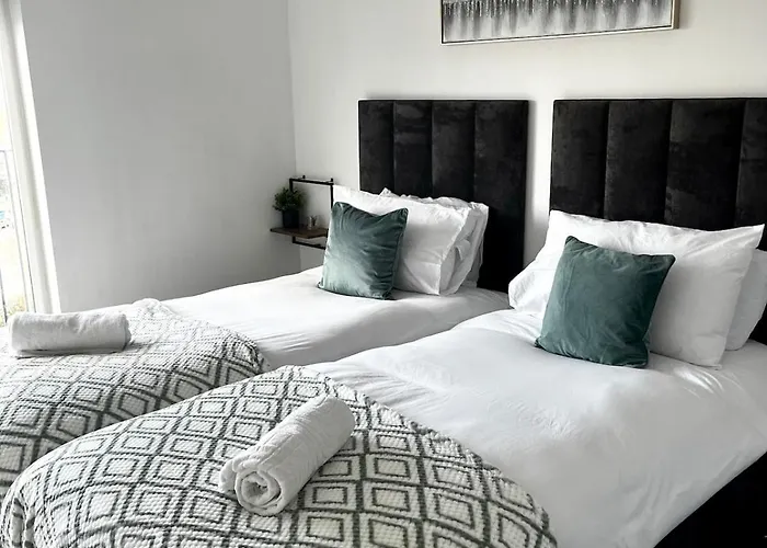 Chic 2-bed Flat - Coop Live & Ethiad