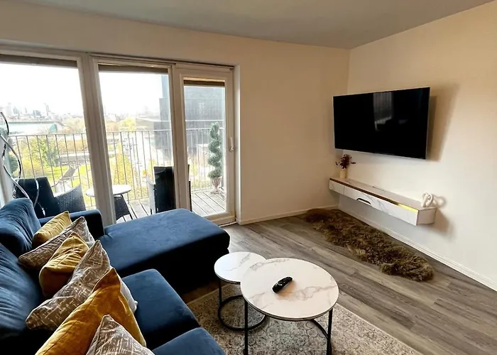 Chic 2-bed Flat - Coop Live & Ethiad 맨체스터