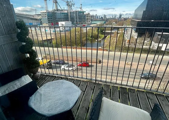 Chic 2-bed Flat - Coop Live & Ethiad דירה *