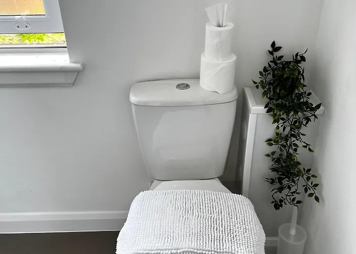 The Failsworth Collection - Stylish With Free Parking *