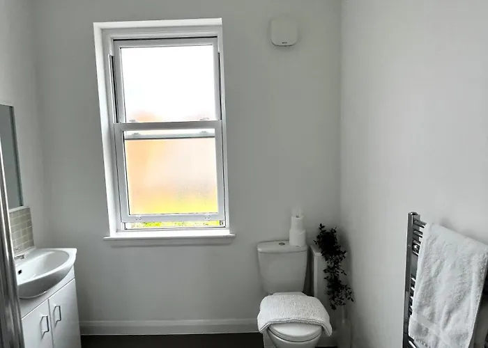 The Failsworth Collection - Stylish With Free Parking *