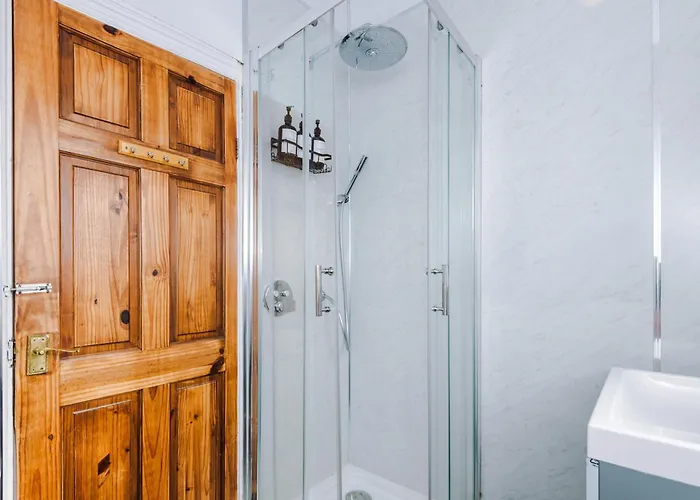 Сasa de vacaciones Cosy 3br Family Near Etihad And Coop Live - Free Parking!