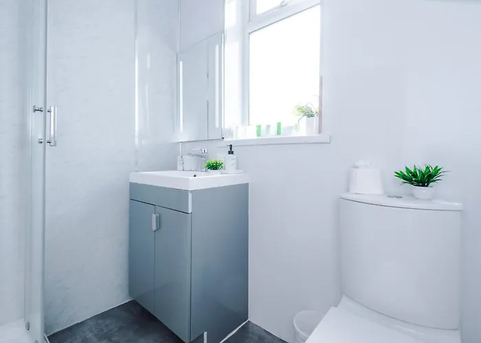 Сasa de vacaciones Cosy 3br Family Near Etihad And Coop Live - Free Parking! *