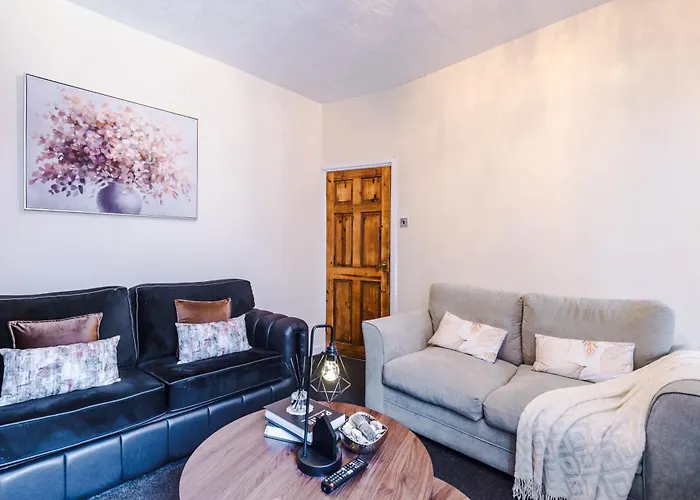 Cosy 3Br Family Home Near Etihad And Coop Live - Free Parking! Tatil Evi *