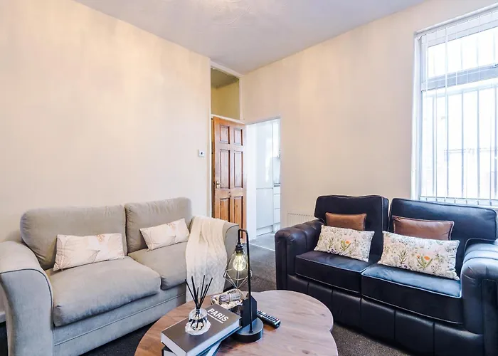 Cosy 3Br Family Home Near Etihad And Coop Live - Free Parking! Tatil Evi *