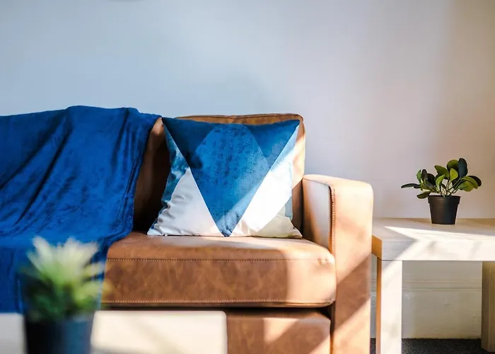 펜션 New Large 4 Bedroom House, Sleeps 9, Games Room, Free Parking, Ps4 맨체스터