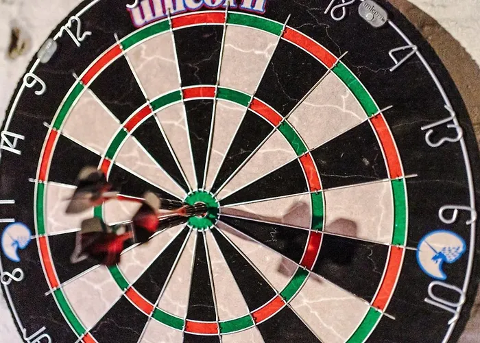 New Large 4 Bedroom House, Sleeps 9, Games Room, Free Parking, Ps4 Сasa de vacaciones Mánchester