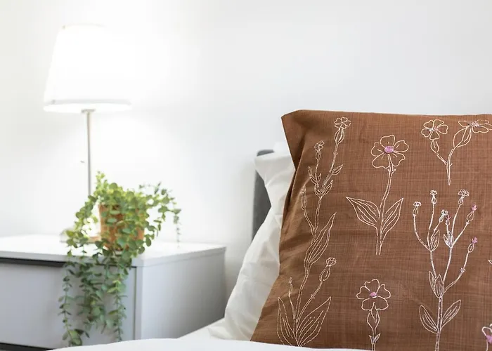 Bright & Luxurious With Garden Апартаменты Манчестер