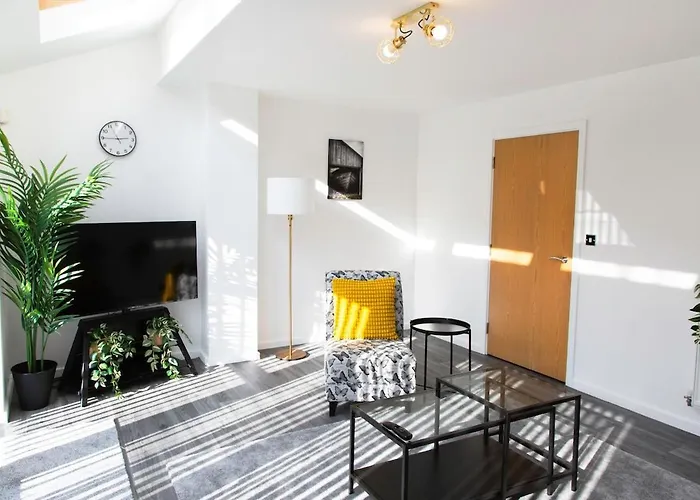 Bright & Luxurious With Garden