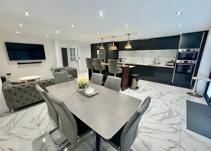 Luxury 5br With Access