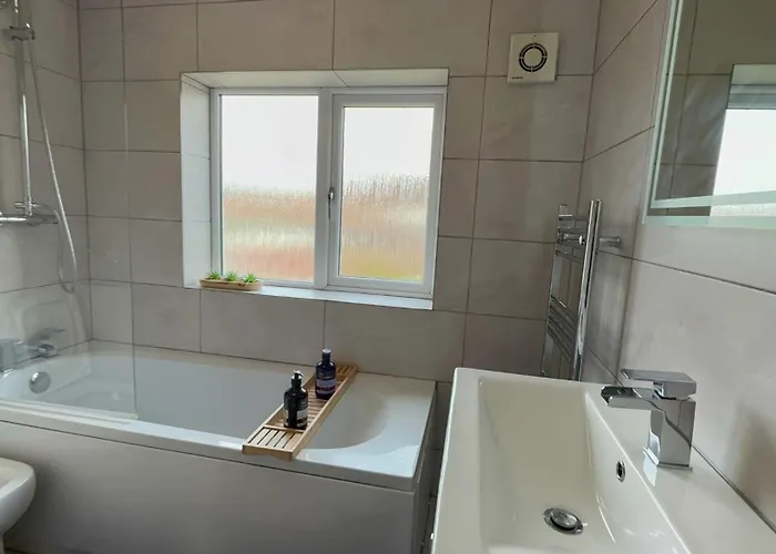 דירה Contractor Stays, Fast Wifi, Free Parking, Work