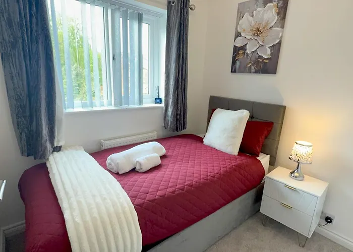 Contractor Stays, Fast Wifi, Free Parking, Work דירה *