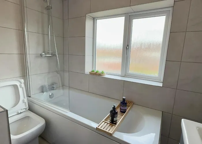 Contractor Stays, Fast Wifi, Free Parking, Work Lejlighed