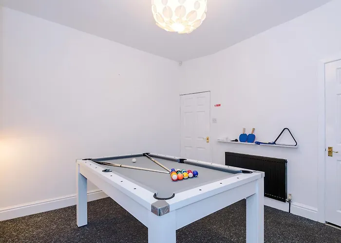 Stunning 3bedroom Home, Game Room, Free Parking, Fully Stocked, Sleeps 8 Daire Manchester