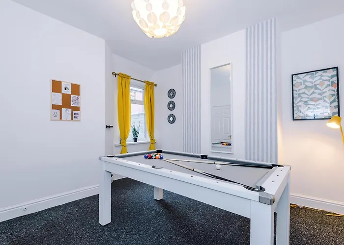 Daire Stunning 3bedroom Home, Game Room, Free Parking, Fully Stocked, Sleeps 8 *