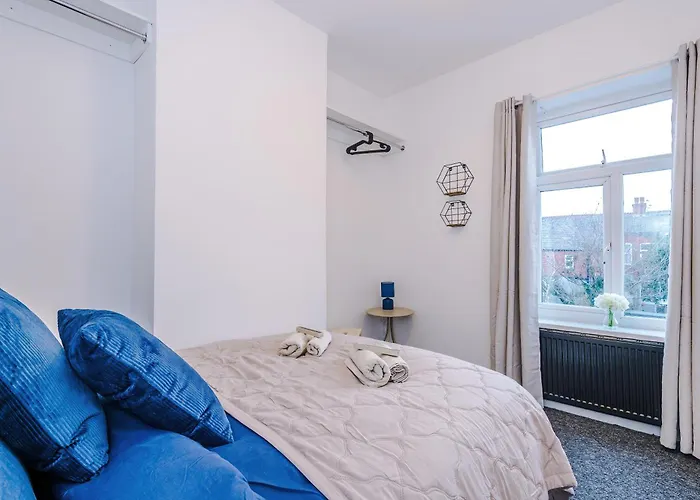 Stunning 3bedroom Home, Game Room, Free Parking, Fully Stocked, Sleeps 8 * Manchester