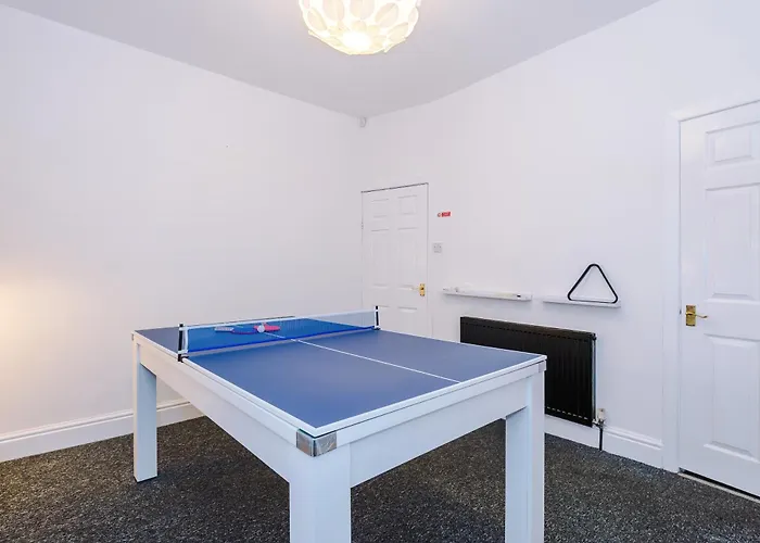 Stunning 3bedroom Home, Game Room, Free Parking, Fully Stocked, Sleeps 8 아파트