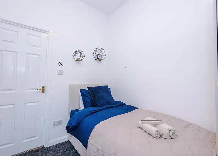 Stunning 3bedroom Home, Game Room, Free Parking, Fully Stocked, Sleeps 8 맨체스터