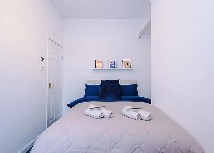 Stunning 3bedroom Home, Game Room, Free Parking, Fully Stocked, Sleeps 8 맨체스터