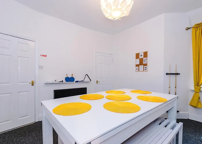 Stunning 3bedroom Home, Game Room, Free Parking, Fully Stocked, Sleeps 8 맨체스터