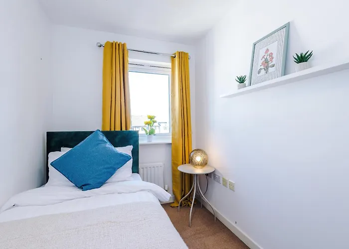 Διαμέρισμα Huge 5 Bedroom Townhouse In Salford, Free Parking, Sleeps Up To 11 Guests Μάντσεστερ
