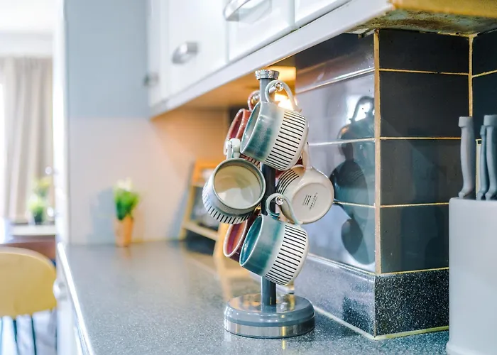 شقة Huge 5 Bedroom Townhouse In Salford, Free Parking, Sleeps Up To 11 Guests مانشستر