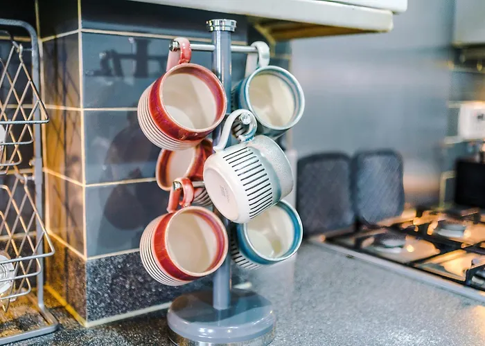 Διαμέρισμα Huge 5 Bedroom Townhouse In Salford, Free Parking, Sleeps Up To 11 Guests Μάντσεστερ