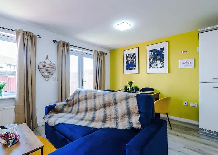 Διαμέρισμα Huge 5 Bedroom Townhouse In Salford, Free Parking, Sleeps Up To 11 Guests Μάντσεστερ