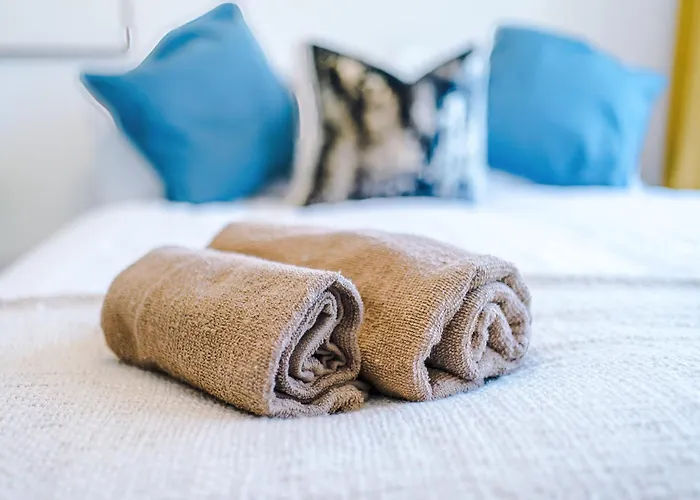 Huge 5 Bedroom Townhouse In Salford, Free Parking, Sleeps Up To 11 Guests Διαμέρισμα