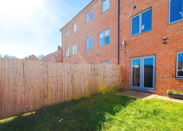 Huge 5 Bedroom Townhouse In Salford, Free Parking, Sleeps Up To 11 Guests شقة *