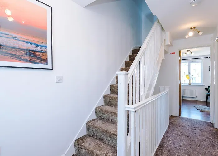 Huge 5 Bedroom Townhouse In Salford, Free Parking, Sleeps Up To 11 Guests Apartmán