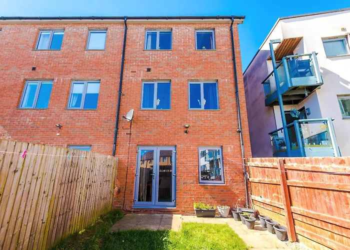 Διαμέρισμα Huge 5 Bedroom Townhouse In Salford, Free Parking, Sleeps Up To 11 Guests
