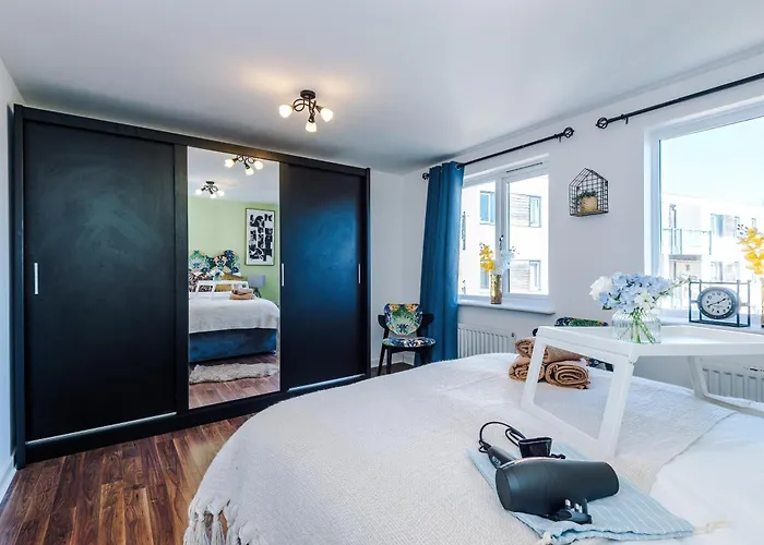 Διαμέρισμα Huge 5 Bedroom Townhouse In Salford, Free Parking, Sleeps Up To 11 Guests Μάντσεστερ