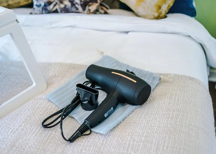 Huge 5 Bedroom Townhouse In Salford, Free Parking, Sleeps Up To 11 Guests * Manchester