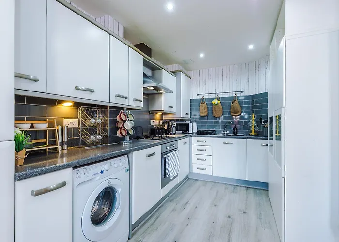 Διαμέρισμα Huge 5 Bedroom Townhouse In Salford, Free Parking, Sleeps Up To 11 Guests Μάντσεστερ