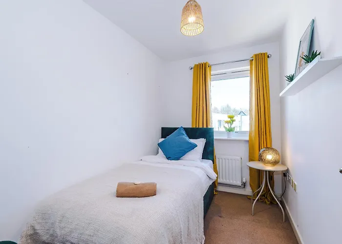 Huge 5 Bedroom Townhouse In Salford, Free Parking, Sleeps Up To 11 Guests Διαμέρισμα Μάντσεστερ