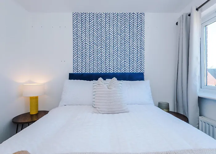 Huge 5 Bedroom Townhouse In Salford, Free Parking, Sleeps Up To 11 Guests Διαμέρισμα